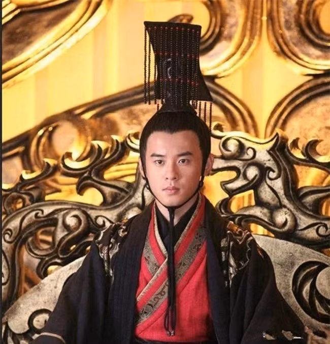 Tien doan ky la cua Hua Phu voi 2 can than cua Han Van De-Hinh-7