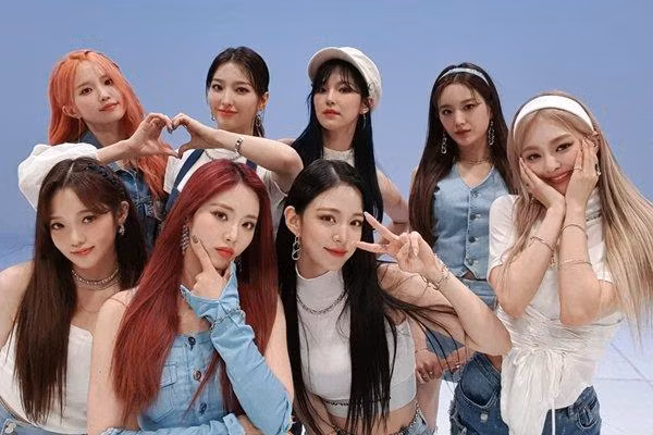 Nhom nhac nu fromis_9 gap tai nan xe hoi, phai cap cuu-Hinh-2