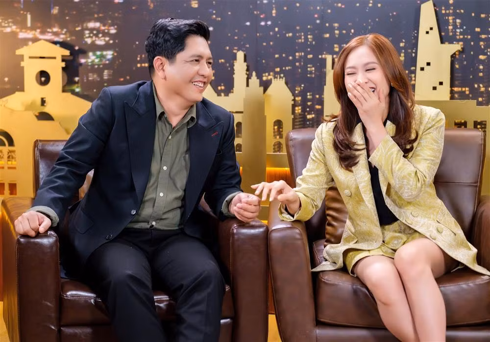 Mới đây, tham gia talkshow của MC Nguyên Khang, Thanh Thúy tiết lộ, thời trẻ cô được rất nhiều đàn ông đẹp trai, giàu có và ga-lăng săn đón. Tuy nhiên, nữ diễn viên lại chọn nên duyên với đạo diễn Đức Thịnh. "Mỗi lần đến đón, họ đều đi siêu xe cỡ Mercedes, Lamborghini. Anh Thịnh khi ấy cùng lắm là có tài, chưa được công nhận là đạo diễn giỏi, nghề diễn viên chỉ mới hàng thứ chính, ngoại hình càng không có gì đặc biệt", Thanh Thúy bày tỏ. Ảnh: Vietnamnet