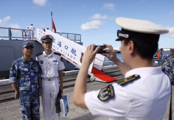 Các binh sĩ thuộc Hải quân Trung Quốc tham gia các hoạt động thuộc khuôn khổ diễn tập chung trong RIMPAC 2014.