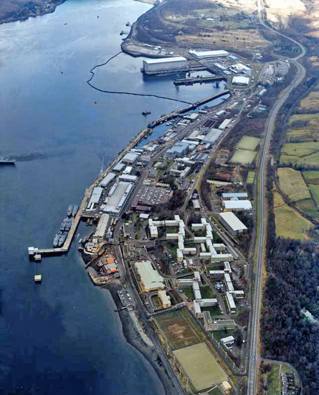 Hình ảnh của căn cứ Faslane và Coulport của Anh đóng tại Scotland.