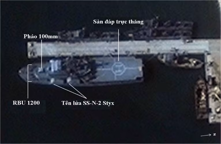Tàu khu trục lớp Soho số hiệu 823 tại cảng Singyo-ri. Ảnh chụp vệ tinh ngày 5/11/2006. Nguồn: DigitalGlobe.