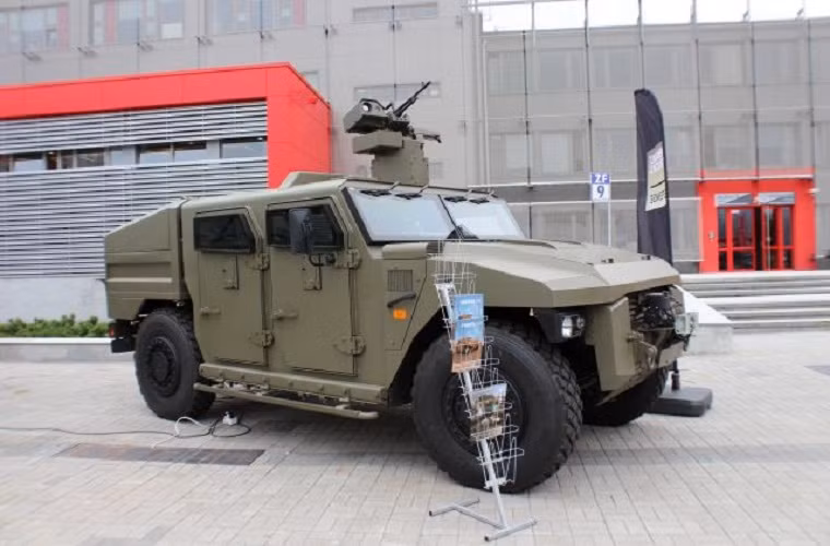 Renault Trucks Defense còn mang tới triển lãm lần này mẫu xe bọc thép hạng nhẹ Sherpa.