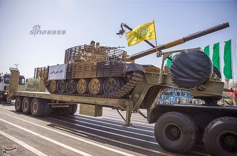 Xe tăng chiến đấu chủ lực T-72M1 được nâng cấp với giáp lồng chống đạn RPG.