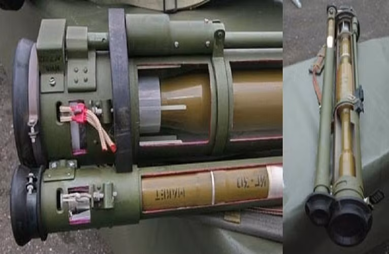 RPG-30 Kryuk nặng khoảng 10,3kg, tầm bắn hiệu quả 200m, khả năng xuyên giáp đồng nhất (sau hệ thống phòng vệ chủ động và giáp ứng nổ) hơn 600mm.
