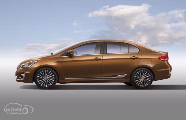 So với các đối thủ, Ciaz có chiều dài cơ sở nhỉnh hơn một chút. Cụ thể, Ciaz sở hữu chiều dài cơ sở 2.650mm, dài hơn Honda City khoảng 100mm. Các kích thước khác bao gồm dài x rộng x cao tương ứng 4.490 x 1.730 x 1.485mm. Xe được đánh giá là khá thoải mái cho phân khúc sedan hạng nhỏ.