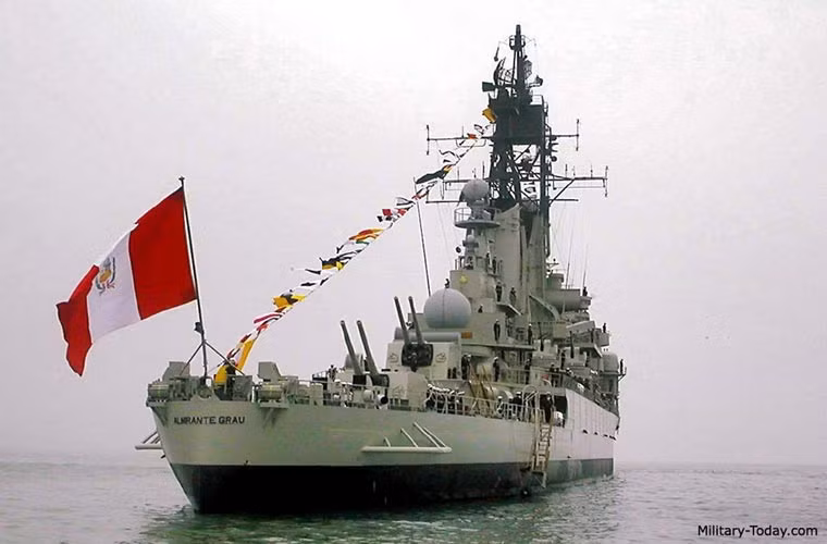Cả hai chiếc tuần dương hạm lớp De Zeven Provincien được đưa vào sử dụng trong Hải quân Hà Lan từ năm 1953. Tàu được bọc giáp 50-76mm xung quanh thân tàu, 50-125mm xung quanh tháp pháo.