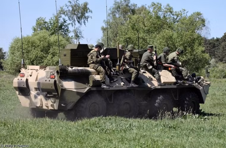 Điểm khác biệt giữa Typhoon-M và nguyên mẫu BTR-82 có thể kể tới như: cấu trúc tháp pháo được thay thế bằng hệ thống súng máy tự động 14,5mm điều kiển từ xa. Bên cạnh đó nó còn được trang bị thêm hệ thống trinh sát điện tử hiện đại.
