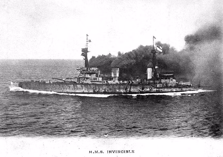HMS Invincible bung hết tốc lực, vốn là điểm mạnh của nó trong trận Falkland.