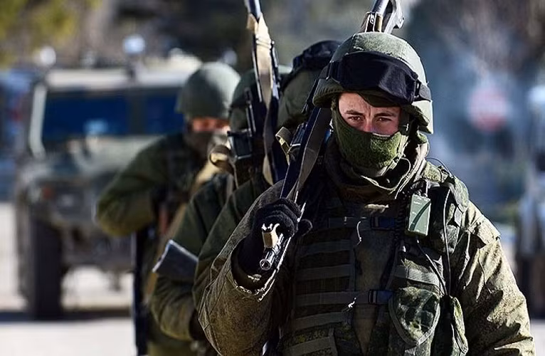 Điều này thể hiện rõ qua trong quá trình bán đảo Crimea tách ra khỏi Ukraine và sáp nhập vào Nga, khi lực lượng dân quân được Nga hậu thuẫn đã vô hiệu hóa toàn bộ lực lượng vũ trang của Ukraine đóng quân trên bán đảo này.