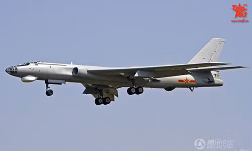 Máy bay ném bom H-6.