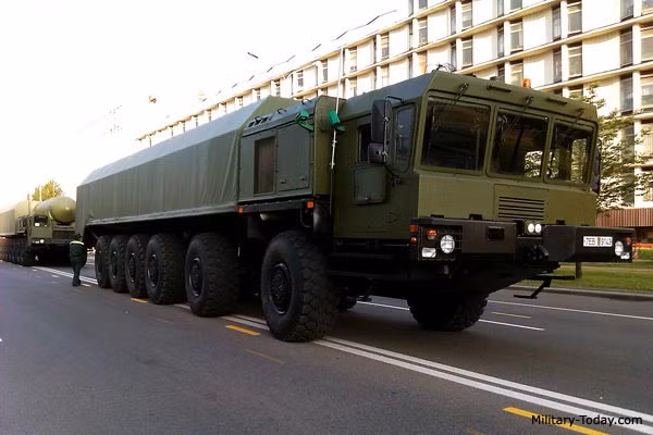 Trong ảnh là xe phóng tự hành của RS-26 Rubezh.