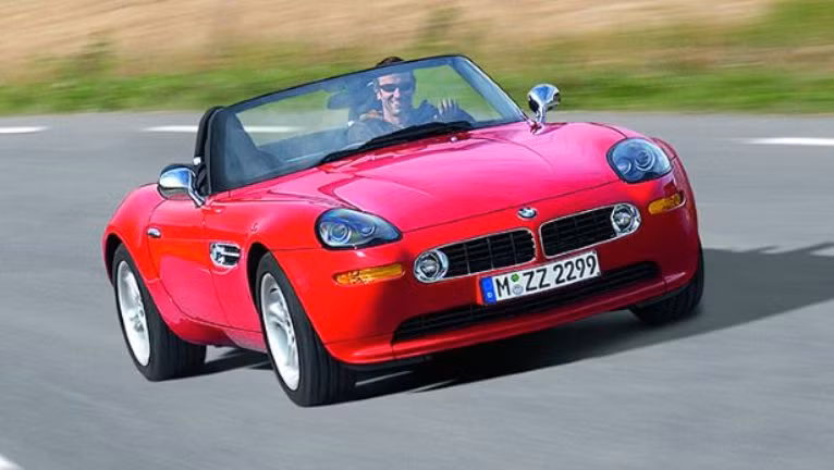 Hai năm sau Z07, BMW tiếp tục tung ra mẫu Z08. Chiếc xe thừa kế nhiều từ Z07, nhưng mang nhiều đường nét hiện đại hơn.