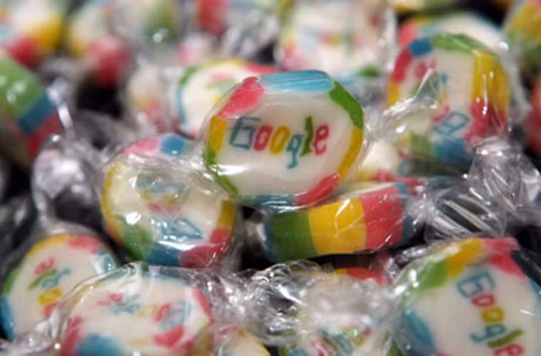 Google muốn thành một nhà mạng không dây? Theo một nguồn tin giấu tên, Google đang có ý định trở thành một nhà mạng điện thoại di động, và họ sẽ triển khai dịch vụ này tại chính nơi đã triển khai Google Fiber.