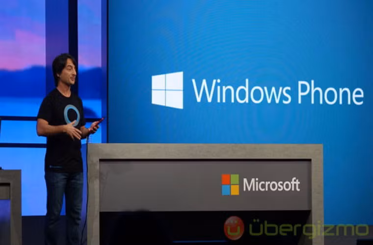 Lộ tính năng của Windows Phone 8.2. Một thành viên tự nhận là nhân viên lâu năm của Microsoft đã đăng một bài trên mạng Reddit, trong đó tiết lộ một vài thứ mà anh ta gọi là tính năng của Windows Phone 8.2. Bên cạnh đó Microsoft cũng sẽ rút ngắn thời gian update tính năng còn khoảng từ 6-8 tháng và update tổng hợp hàng năm. Hệ điều hành này sẽ được ra mắt sau 8-10 tháng.