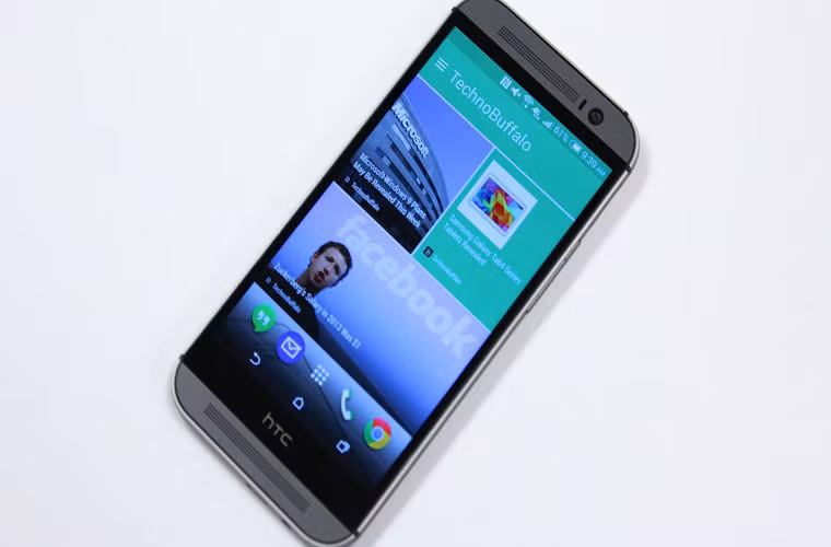 HTC One M8 mở đầu trào lưu mới: điện thoại thông minh với camera 2 ống kính. DigiTimes cho biết, theo nguồn tin từ chủ tịch Altek, một công ty Đài Loan chuyên cung cấp tổ hợp ống kính đôi cho HTC, một nhà sản xuất smartphone nữa sắp ra đời thiết bị cầm tay mới với camera kép. Lenovo và Huawei cũng đang rục rịch cho ra những sản phẩm tương tự.