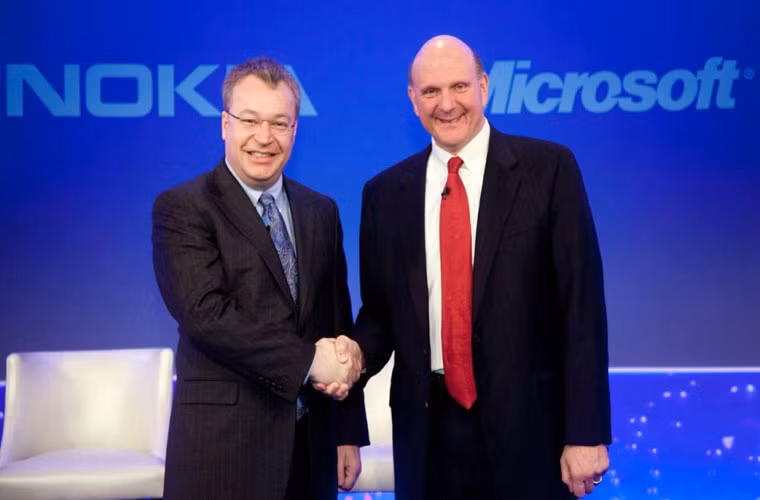 Thương vụ giữa Nokia và Microsoft sẽ kết thúc trong tháng 4. Đây là thông tin được tiết lộ trong bức thư Nokia và Microsoft gửi tới khách hàng của mình. Microsoft cũng hứa sẽ bảo vệ dữ liệu cá nhân cho khách hàng của Nokia ngay khi bộ phận dịch vụ và thiết bị của Nokia được chuyển giao.