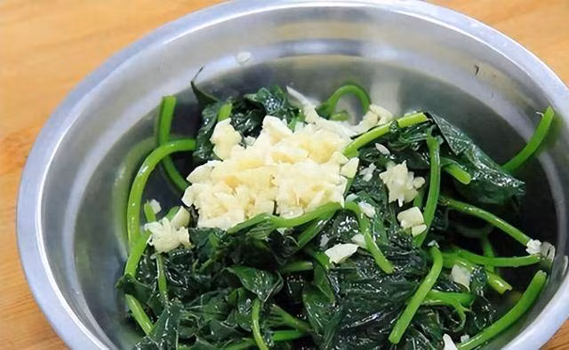 Loại rau chứa vitamin gấp 8 lần táo, làm món nguội cực ngon - Hình 5 Loai rau chua vitamin gap 8 lan tao, lam mon nguoi cuc ngon-Hinh-5