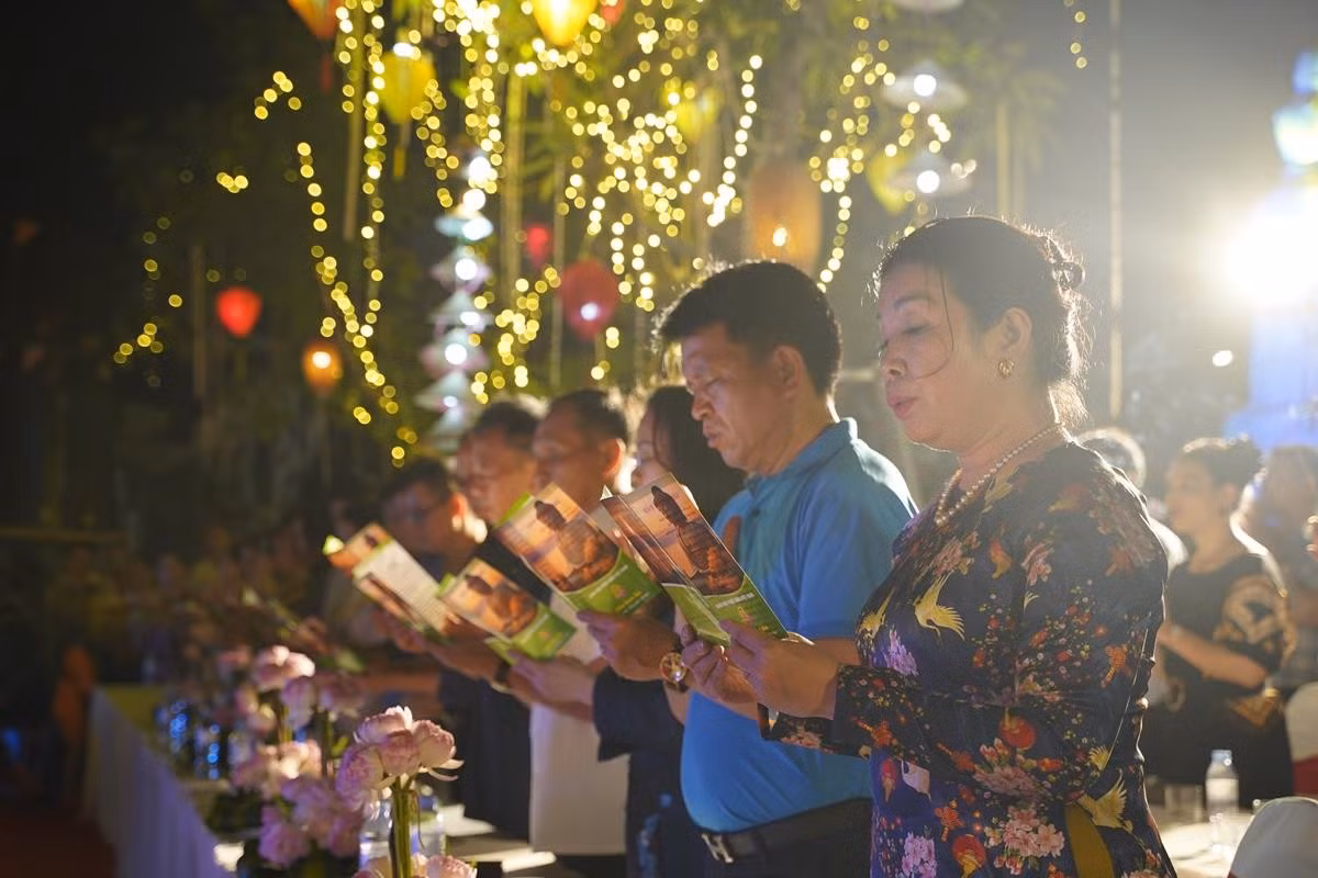 Ha Noi: Hang nghin Phat tu ve chua Quan Am tham du Dai le Phat Dan PL.2568-Hinh-70