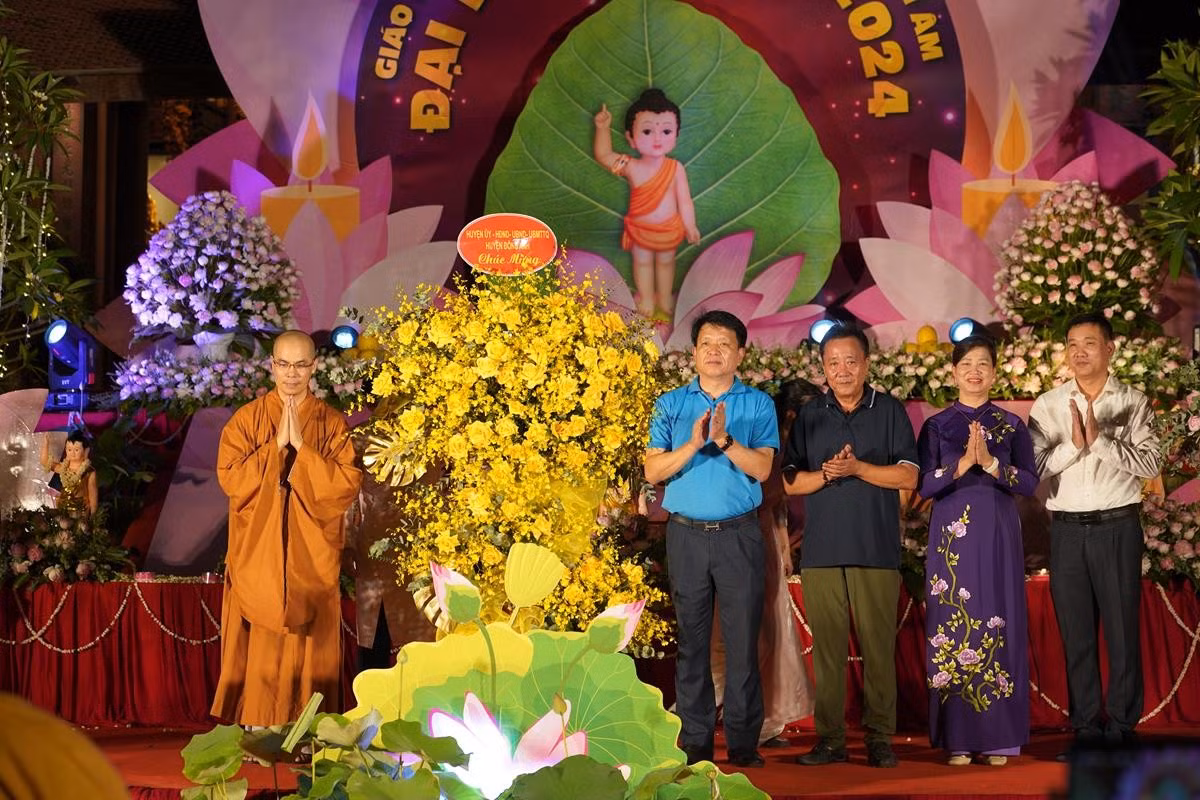 Ha Noi: Hang nghin Phat tu ve chua Quan Am tham du Dai le Phat Dan PL.2568-Hinh-61