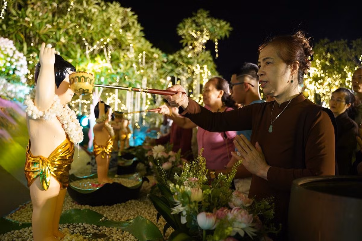 Ha Noi: Hang nghin Phat tu ve chua Quan Am tham du Dai le Phat Dan PL.2568-Hinh-80