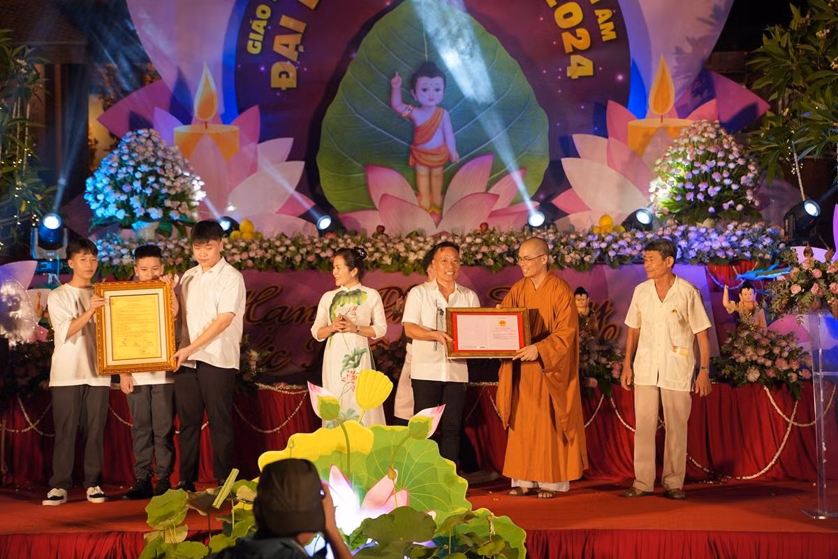 Ha Noi: Hang nghin Phat tu ve chua Quan Am tham du Dai le Phat Dan PL.2568-Hinh-63