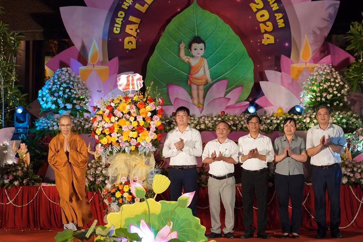 Ha Noi: Hang nghin Phat tu ve chua Quan Am tham du Dai le Phat Dan PL.2568-Hinh-62