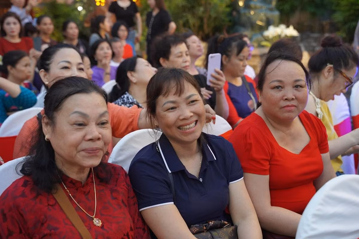 Ha Noi: Hang nghin Phat tu ve chua Quan Am tham du Dai le Phat Dan PL.2568-Hinh-37