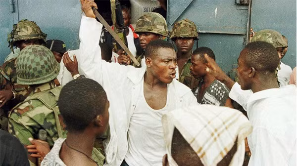 5. Cựu sĩ quan chỉ huy quân nổi dậy két tiếng ở Liberia và từng là một thầy hiến tế trong bộ lạc Krahn. Milton Blahyl 42 tuổi chia sẻ về câu chuyện của chính mình. Vào hồi 7 tuổi, cậu bé Milton đã thực hiện nghi lễ hiến tế đầu tiên trong cuộc đời. Trong suốt nghi lễ đó, theo lời kể của Blahyl, ma quỷ nói với ông rằng, ông sẽ trở thành một chiến binh vĩ đại. Để tăng cường sức mạnh, Ma quỷ còn khuyên ông nên tiếp tục thực hiện các nghi lễ hiến tế và cả ăn thịt người. Về sau, các trưởng lão của bộ lạc bổ nhiệm ông làm thầy tư tế tối cao, một vị trí có thể trở thành cố vấn tinh thần cho Tổng thống Samuel Doe. Trong cuộc chiến hồi năm 1979-1993, Blahyl đã thực hiện rất nhiều vụ hiến tế, nhưng ông ta chưa bao giờ bị trừng phạt vì những tội đó. Còn Tòa án Tội phạm Quốc tế, cơ quan có đủ thẩm quyền để luận tội trạng của Blahyl, vẫn chưa được thành lập.