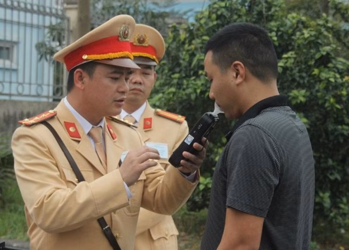 Phạt nặng “ma men” tham gia giao thông: Tình hình tai nạn giảm sâu Phat nang “ma men” tham gia giao thong: Tinh hinh tai nan giam sau