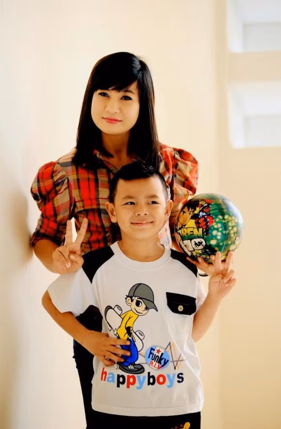 Cat Phuong mung sinh nhat con trai quy tu gay chu y-Hinh-3