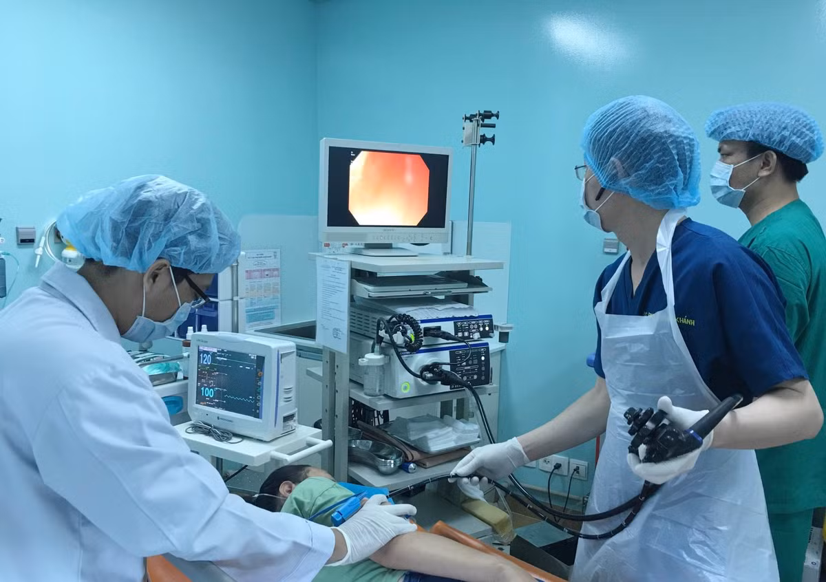Người đàn ông 3 lần nôn ra máu sau bữa rượu Nguoi dan ong 3 lan non ra mau sau bua ruou