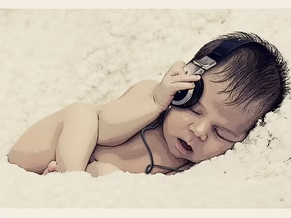 Nghe nhạc cổ điển sẽ giúp tăng IQ của trẻ. Âm nhạc có thể làm phong phú thêm cuộc sống của một con người, âm nhạc có thể khiến trẻ cảm thấy vui vẻ thoải mái, âm nhạc có thể giúp dỗ bé nín khóc, giúp ru bé đi vào giấc ngủ…Tuy nhiên, không có bất cứ một nghiên cứu cụ thể nào khăng định rằng một em bé hay nghe nhạc cổ điển có thể giúp não phát triển hay có trí thông minh vượt trội hơn.