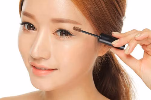 Sau khi đã định hình được một cặp lông mình xinh xắn, quyến rũ cho chính mình, theo lời khuyên của các chuyên gia, bạn nên duy trì thói quen chỉnh sửa lại lông mày ba tuần một lần. Nếu bạn cảm thấy hài lòng với cặp lông mày tự nhiên của mình, bạn không nhất thiết phải chỉnh sửa chúng. Tự nhiên bao giờ cũng tuyệt vời nhất.