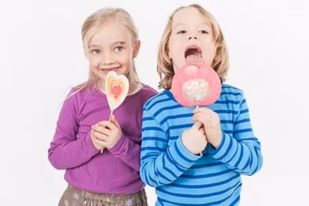 Vị giác kém. Ăn quá nhiều đồ ngọt sẽ khiến vị giác của trẻ cảm nhận kém về mùi vị do sự giảm kích thích vị giác.