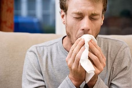 Các triệu chứng suy hô hấp: tím môi, đầu chi, thở nhanh, co kéo cơ hô hấp.
