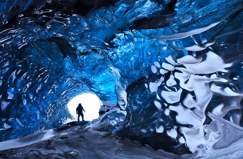 Svinafellsjkull là dòng sông băng nổi tiếng ở Iceland bởi vẻ đẹp lộng lẫy và trong vắt như pha lê.