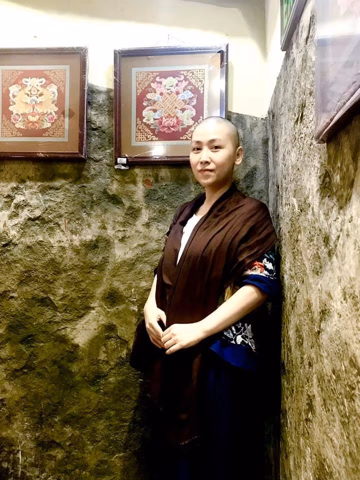 Những sao Việt bất ngờ tạm dừng sự nghiệp tìm đến chốn tu hành - Hình 3 Nhung sao Viet bat ngo tam dung su nghiep tim den chon tu hanh-Hinh-3