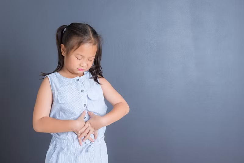 Con gái 4 tuổi người lạnh run, tiểu ra máu: Sai lầm từ cha mẹ ảnh 1