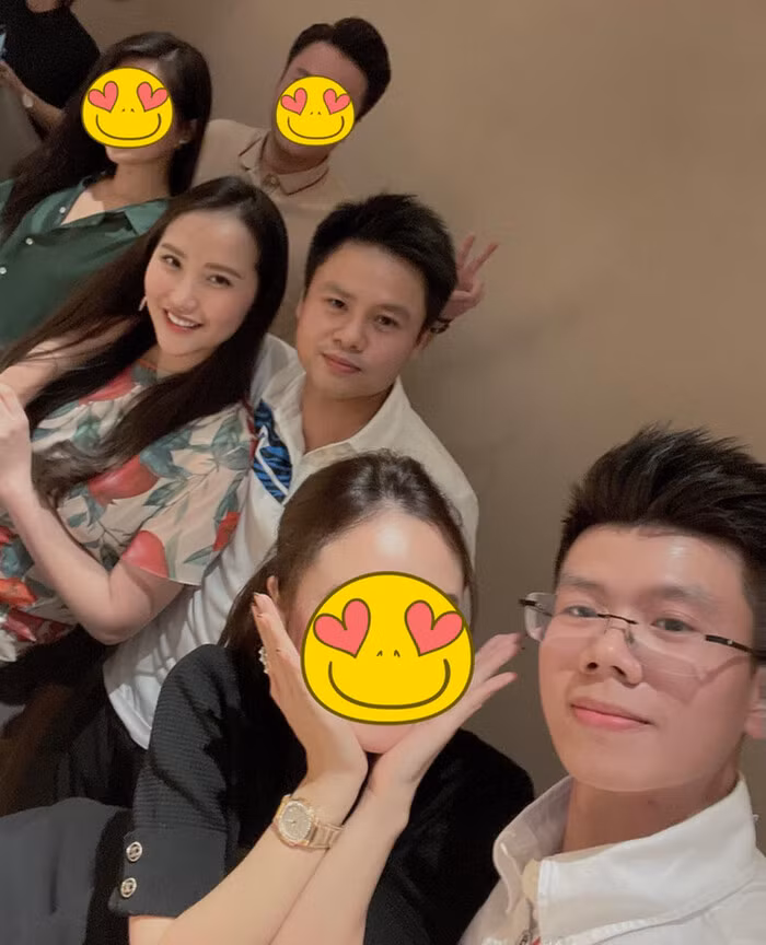 Vợ chồng Phan Thành hiếm hoi lộ diện bên mẹ vợ quyền lực - Hình 2 Vo chong Phan Thanh hiem hoi lo dien ben me vo quyen luc-Hinh-2