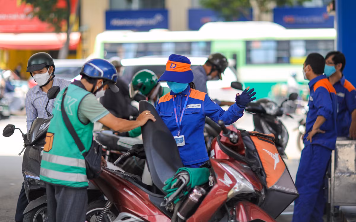 Gia xang ngay mai quay dau giam?
