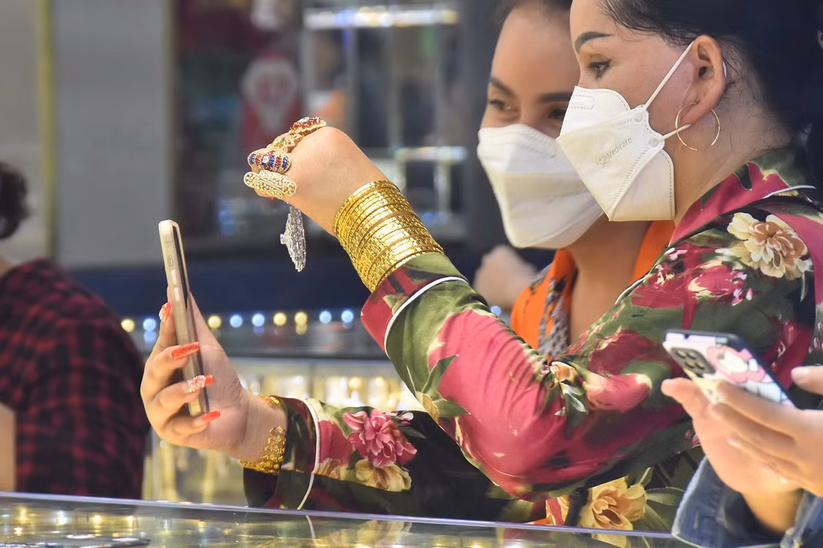 Giá vàng hôm nay 26/8: Bị đánh xuống sau khi tăng mạnh Gia vang hom nay 26/8: Bi danh xuong sau khi tang manh