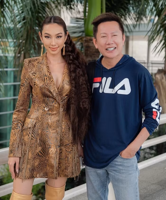 Mối quan hệ giữa Thuỳ Tiên và chủ tịch Miss Grand International ngoài đời - Hình 3 Moi quan he giua Thuy Tien va chu tich Miss Grand International ngoai doi-Hinh-3