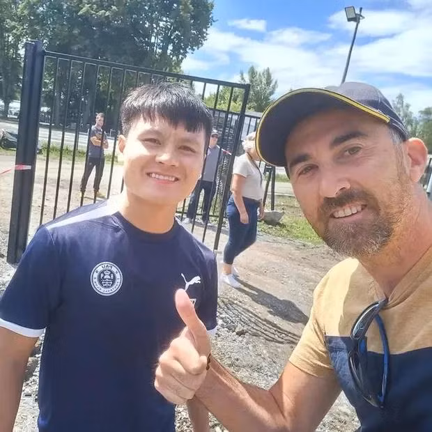 Co dong vien Phap biet Quang Hai 