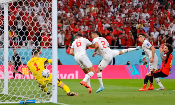 Bi 0-2 Morocco: Hang cong im tieng, 