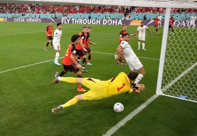 Bi 0-2 Morocco: Hang cong im tieng, 