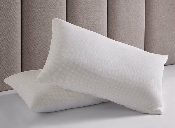 Gối. Gối được cho là không thể dễ dàng đưa ra ngoài, dân gian có câu “cao chẩm vô ưu”, nếu đưa “cao chẩm vô ưu” ra ngoài, dẫn đến là “ưu tâm xung xung”, ngoài ra, gối có ý nghĩa “cùng giường chung gối”, nếu không phải là người yêu, tặng gối dễ gây hiểu lầm và lúng túng.