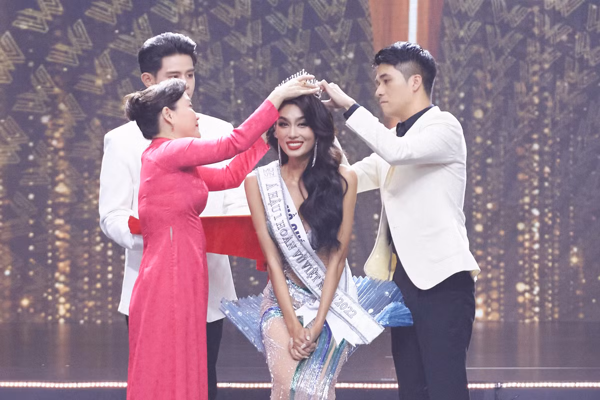 A hau Thao Nhi Le, Thuy Tien: Nguoi la rich kid, nguoi tung nang 90 kg-Hinh-2