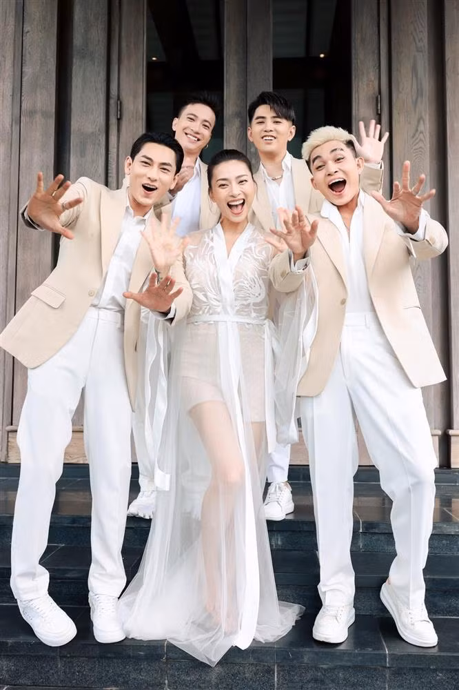 Diem tru nho trong nhung bo vay cuoi chinh thuc cua Ngo Thanh Van-Hinh-8