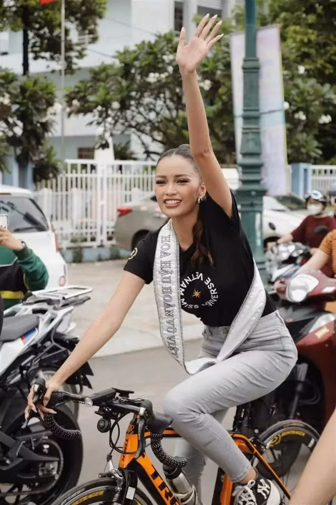 Ngoc Chau ve Tay Ninh, netizen hu hon ban sao xuat hien
